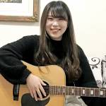 コロナ禍でも続ける「音楽」 弾き語りやダンスを披露 伊賀市の陶山さん