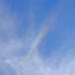 秋の青空に「彩雲」出現 名張市