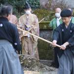 ゆかりの地で剣術演武奉納 新陰流・碧燕会 伊賀市荒木