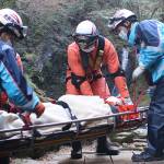 渓谷内で要救助者搬送 消防と県防災航空隊が訓練 名張・赤目四十八滝