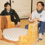 木と組みひも 同級生2人の椅子 美杉・池山さんと伊賀・松島さん