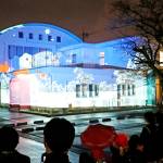 養護施設の子どもへ思い出のプレゼント 建物にクリスマス映像 名張