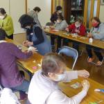 押絵で「干支ストラップ」 名張のシルバーサロン