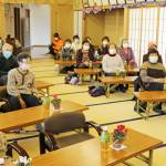 サークル発足10周年 合唱や体操で交流 名張・蔵持