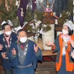 春呼ぶ行事「修正会」 大餅や鬼頭など奉納 伊賀・島ヶ原