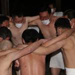 「わっしょい」下帯姿で祈願 伊賀・陽夫多神社「裸々押し」