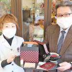 洋菓子店と伊賀焼窯元がコラボ イチゴ使ったわらび餅販売