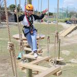 爽快感とスリル満喫 空中アスレチック 伊賀市に28日オープン