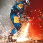 火花散らし扉切断 解体前の旧青山支所で災害想定し救出訓練 三重県警