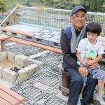 川望む手作り休憩所 ブルーベリー園の一角に 名張市