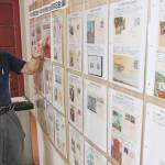 切手で振り返る昭和の出来事 愛好家が展示 伊賀市