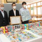 地元企業から図書寄贈 私募債で絵画も 伊賀・上野東小