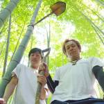 驚異の竹パワー 置き忘れシャベル、頭上2Mで発見 名張市の竹林で「奇跡」