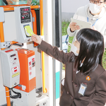 バスに親しみ持って 児童が乗車体験 名張・蔵持小で