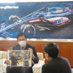 F1チームに地酒贈り名張をPR ボルグワーナー社 市長に報告