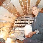 2年ぶりの個展を名張で 陶芸家の小島さん