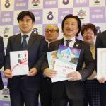 ふるさと学習資料集「なばり学」1600冊寄贈 名張RCが市に