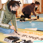 新年に願い込め「神前書初め大会」 伊賀・上野天神宮で