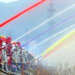 「消防出初式」で虹色の一斉放水 150人決意新た 名張市