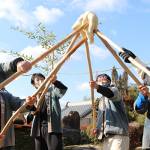 千本ぎねで高々と 修正会で奉納の餅つき 伊賀・島ヶ原