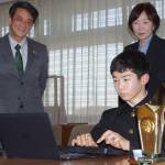 パソコン入力全国1位 小中学生の部 名張の竹島さんが市長に報告