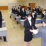 希望と職責の重さ胸に第一歩 新規採用職員に辞令交付 名張市