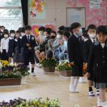 3校統合の上野南小で開校式 新1年生21人が入学 伊賀市