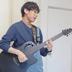 思い歌に込めギター奏でる 名張の大学生・四ツ谷さん