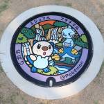 マンホールの「ポケふた」 名張市の朝日公園に登場