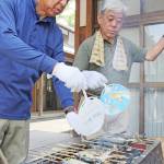 地元のアユ塩焼き 一人暮らしの高齢者に 名張・国津地区