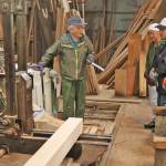 “小さな林業”目指して 伊賀の製材所で研修会