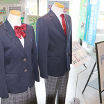 伊賀市立中学の新制服デザイン 市役所でお披露目展示