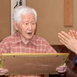 敬老祝い記念品贈る 市内最高齢は山川さん108歳 伊賀市