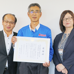 「暑さ対策に」送風機中学校に寄贈 昭和電機伊賀