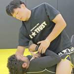 念願のプロデビュー戦へ 伊賀市の磯嶋さん 名張の格闘技ジムで汗