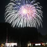 秋の夜空彩る奉納花火 手筒花火も 伊賀・手力神社