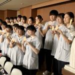 23人が決意新たに 岡波看護専門学校が継灯式 伊賀市