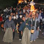 「まるで江戸時代」裃姿でたいまつ行列 名張秋祭りの宵宮