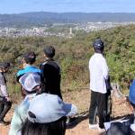 児童らが秋の里山を散策 クイズに挑戦しながら自然学ぶ 名張市