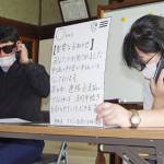 寸劇で詐欺被害防止 名張署赤目駐在所員・田中さん 妻綾子さんサポート