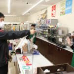 コンビニ店で防犯訓練 強盗事件を想定 伊賀署