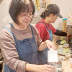 生涯現役 長女と二人三脚、人の輪広がる カフェアシスタント