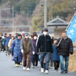 元旦初歩きに92人参加 伊賀市の阿保地区