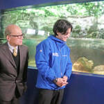 オオサンショウウオの新水槽設置 赤目滝を再現 名張のセンターで