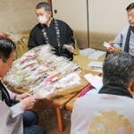 初午祭向け準備 厄よけ祈願の破魔矢 名張・真性寺