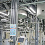 産業の高性能化支える「難燃剤」 丸菱油化工業の名張工場