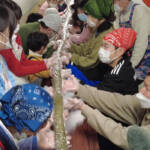 なが~い巻きずし80メートル 340人挑戦し記録更新 名張市百合が丘