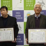 2人に消防表彰 車両火災で人命救助 伊賀市