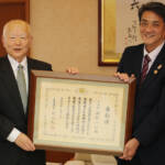 名張の耕野さん厚労大臣表彰 障害者の社会参加に尽力 市長に報告