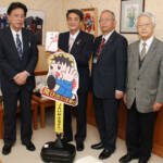 「飛び出し注意」看板を名張市に寄贈 JAいがふるさと